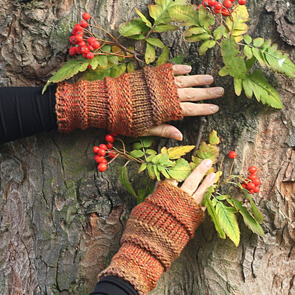 Fingerless gloves - Comfy knitted women's mittens in autumn red brown, 