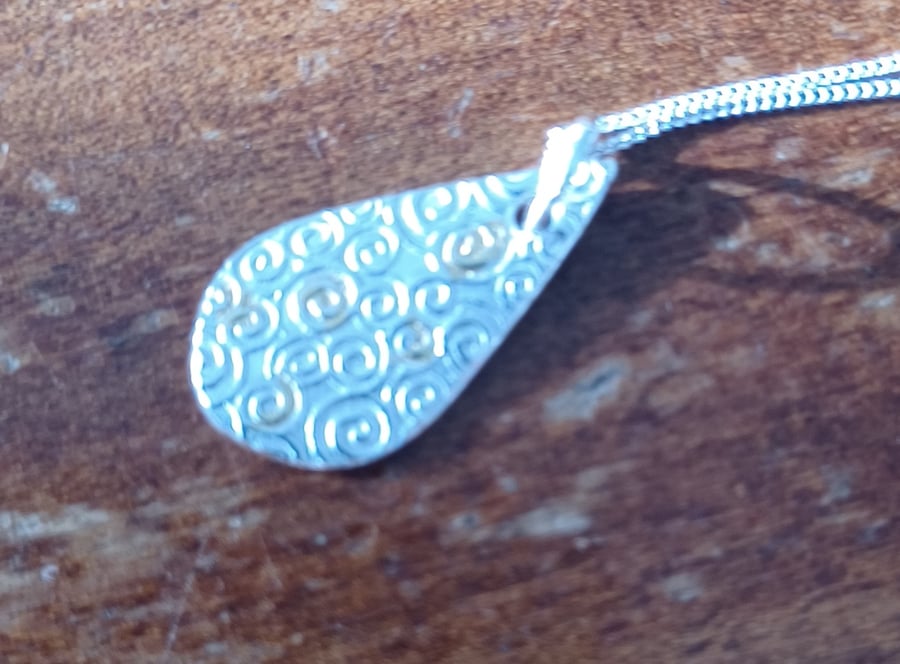 Teardrop swirly pendant