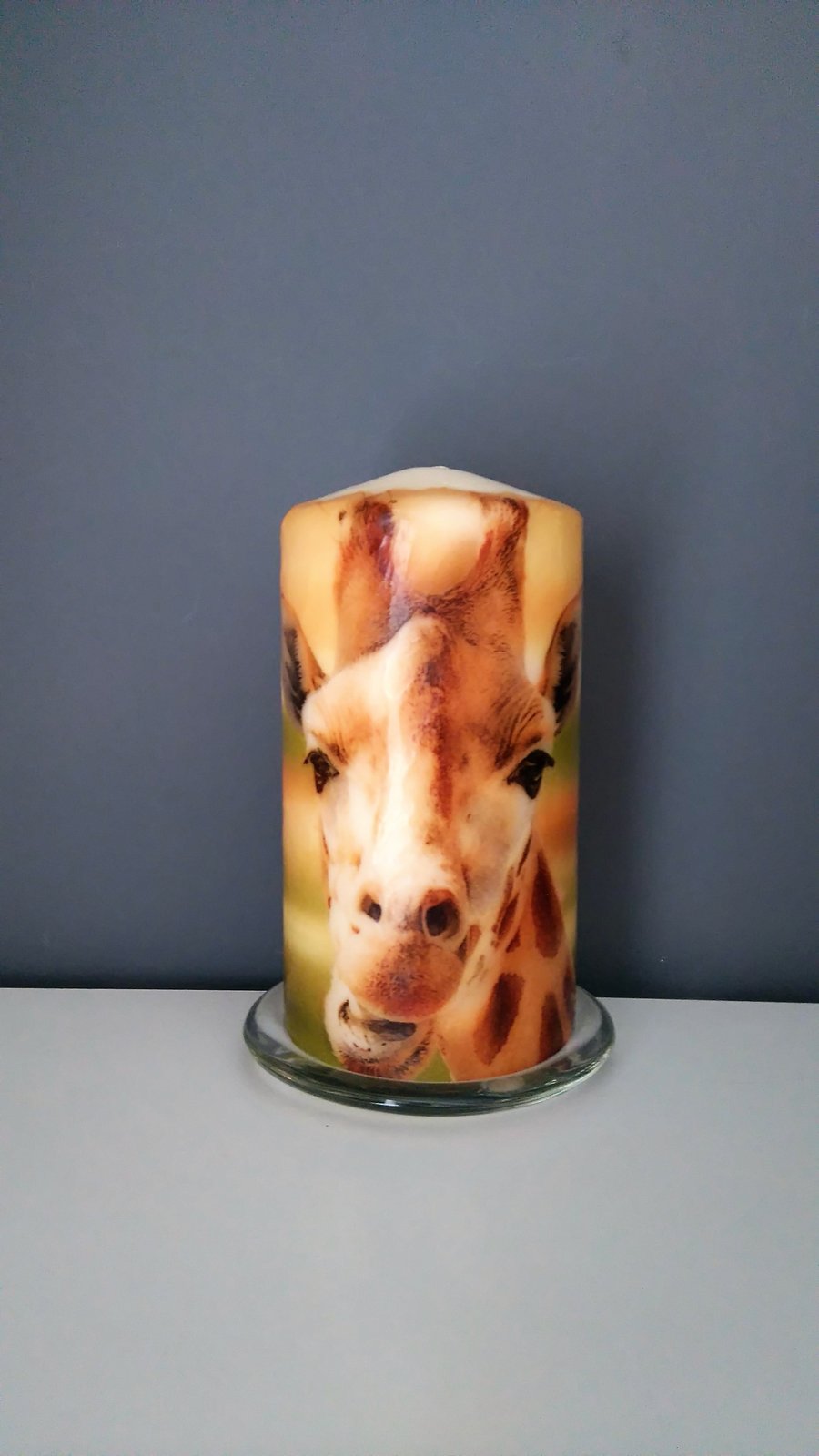 giraffe decorated candle