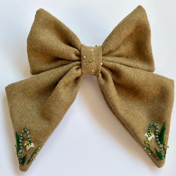 Hair bow, hand embroidered snowdrop flower green wool hair clip, gift for her