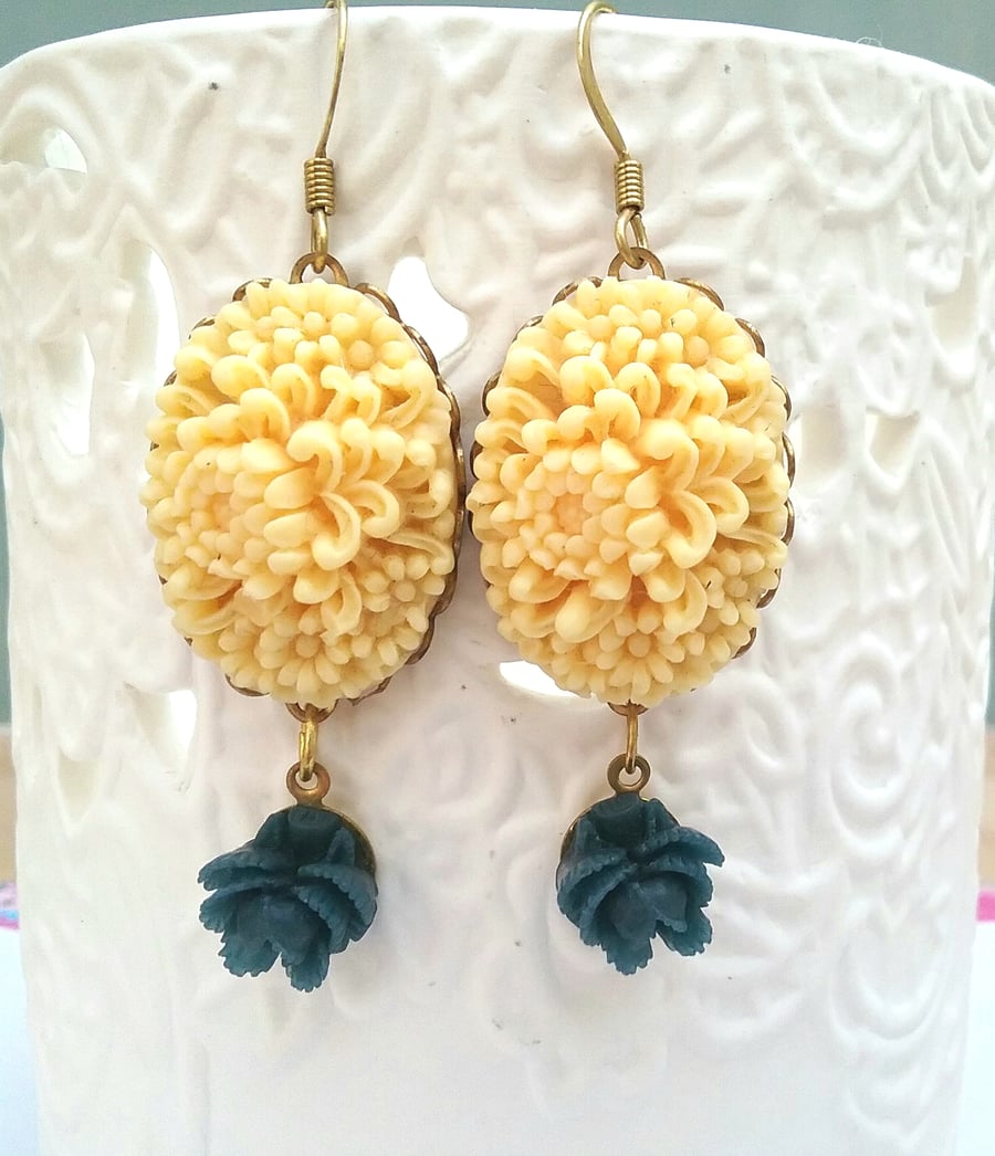 Floral Cabochon Earrings..........