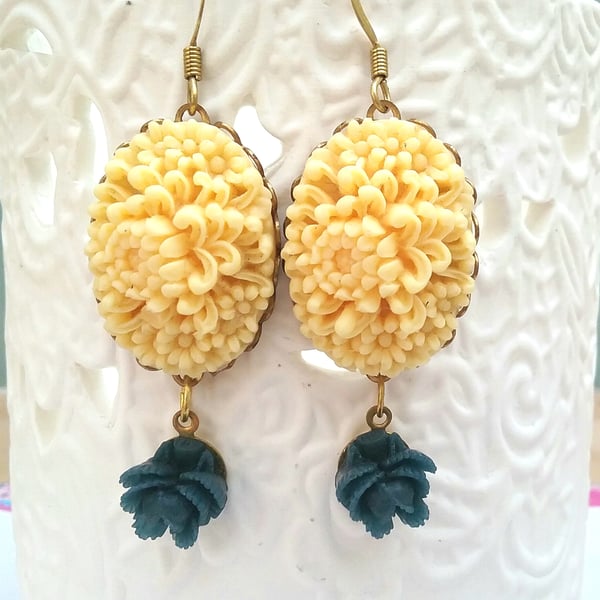 Floral Cabochon Earrings..........