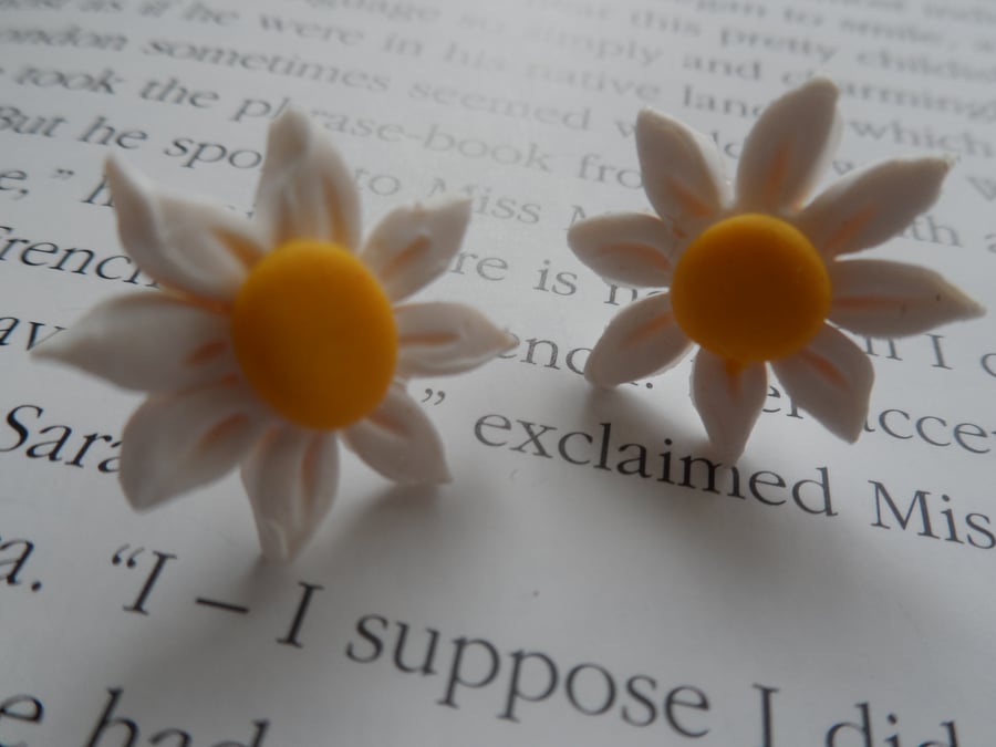 Daisy Studs