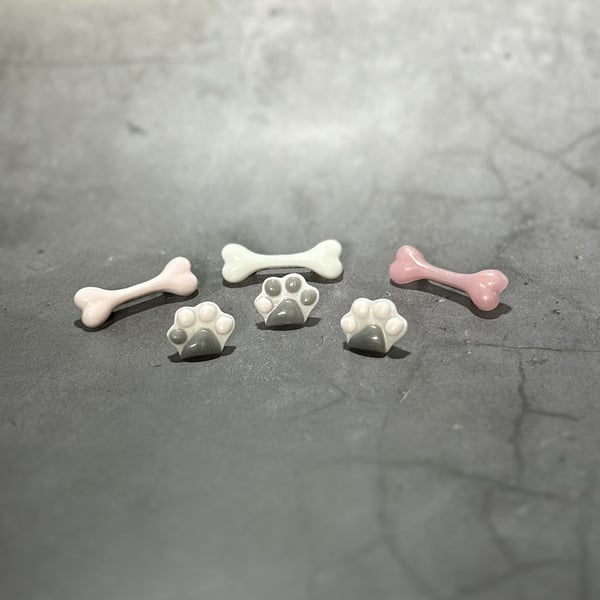 Resin Paw & Bone Brooch – Handmade Cat Dog Pin – Pet Lover Gift