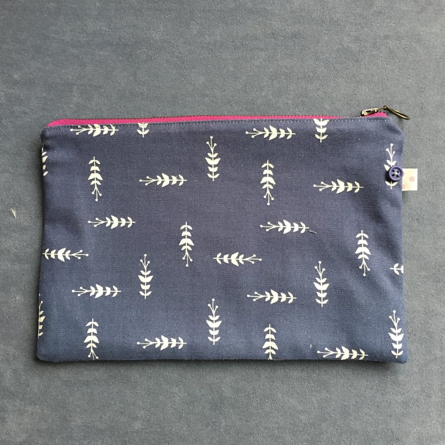 Large Zip Pouch in Navy Sprig pattern