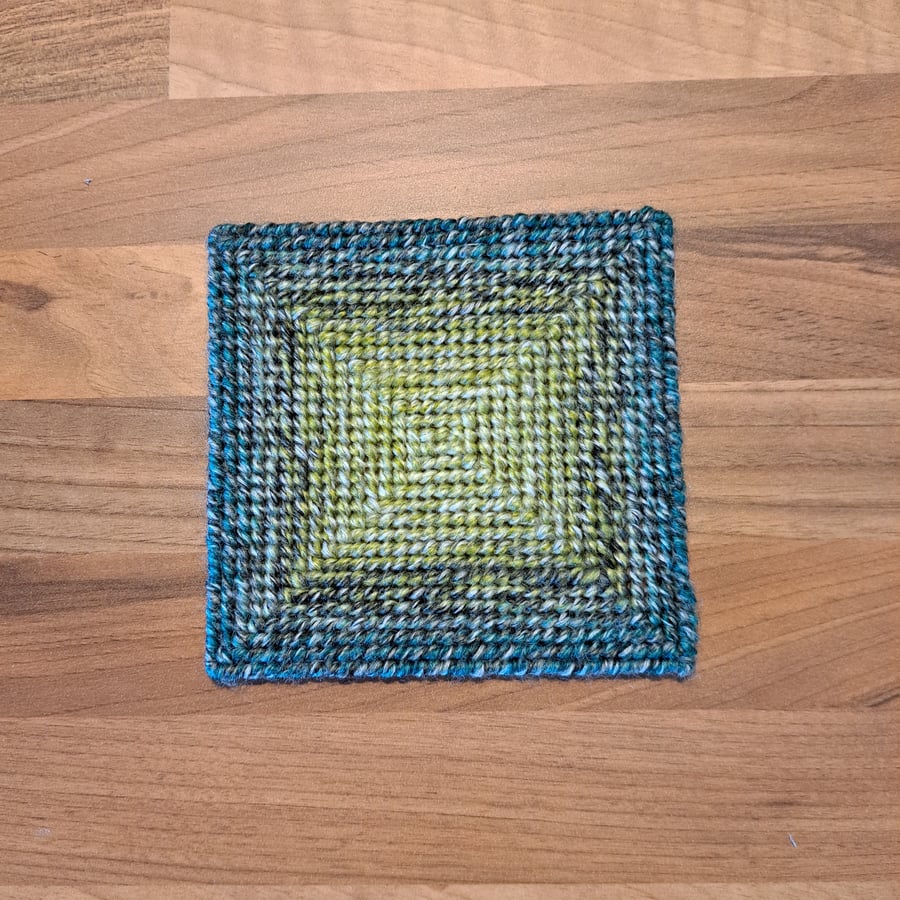 Large coaster with anti-slip feet - dark teal and lime mix pattern 