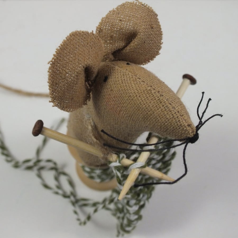 Knitting Mouse