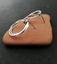 Modern hammered silver circles stud earrings - Image 2