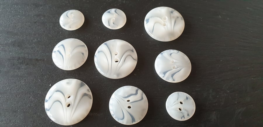 28mm Vintage White Polyester Horn Buttons