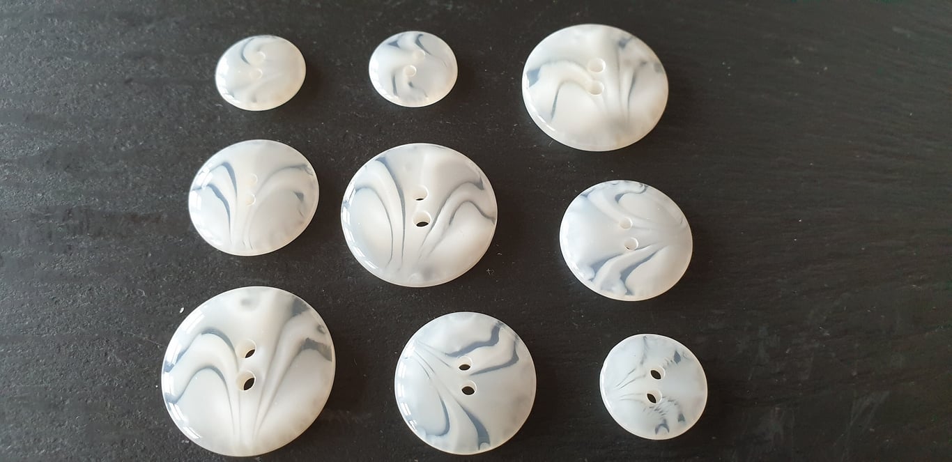 28mm Vintage White Polyester Horn Buttons