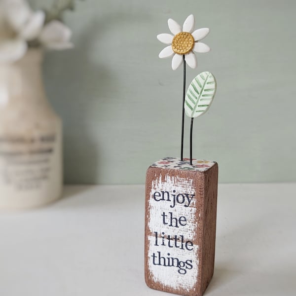 Clay Daisy Flower in a Printed Wood Block 'Enjoy the Little Things'