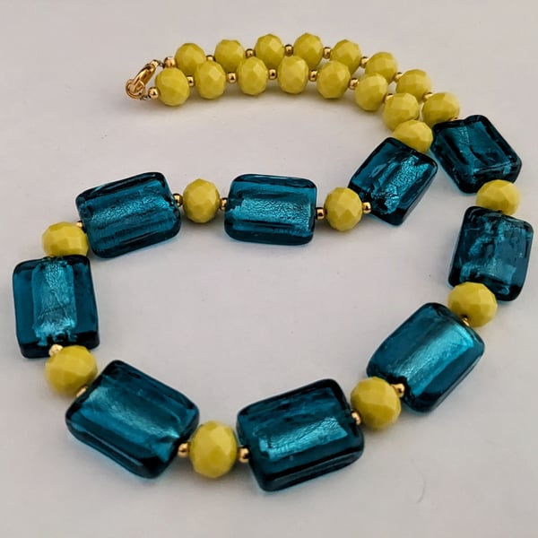 Green and yellow glass bead necklace - 1002709