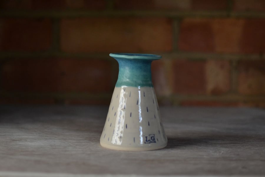 Super Second - Solstice flared flower vase (21)