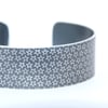 Geometric star pattern cuff bracelet blue-grey