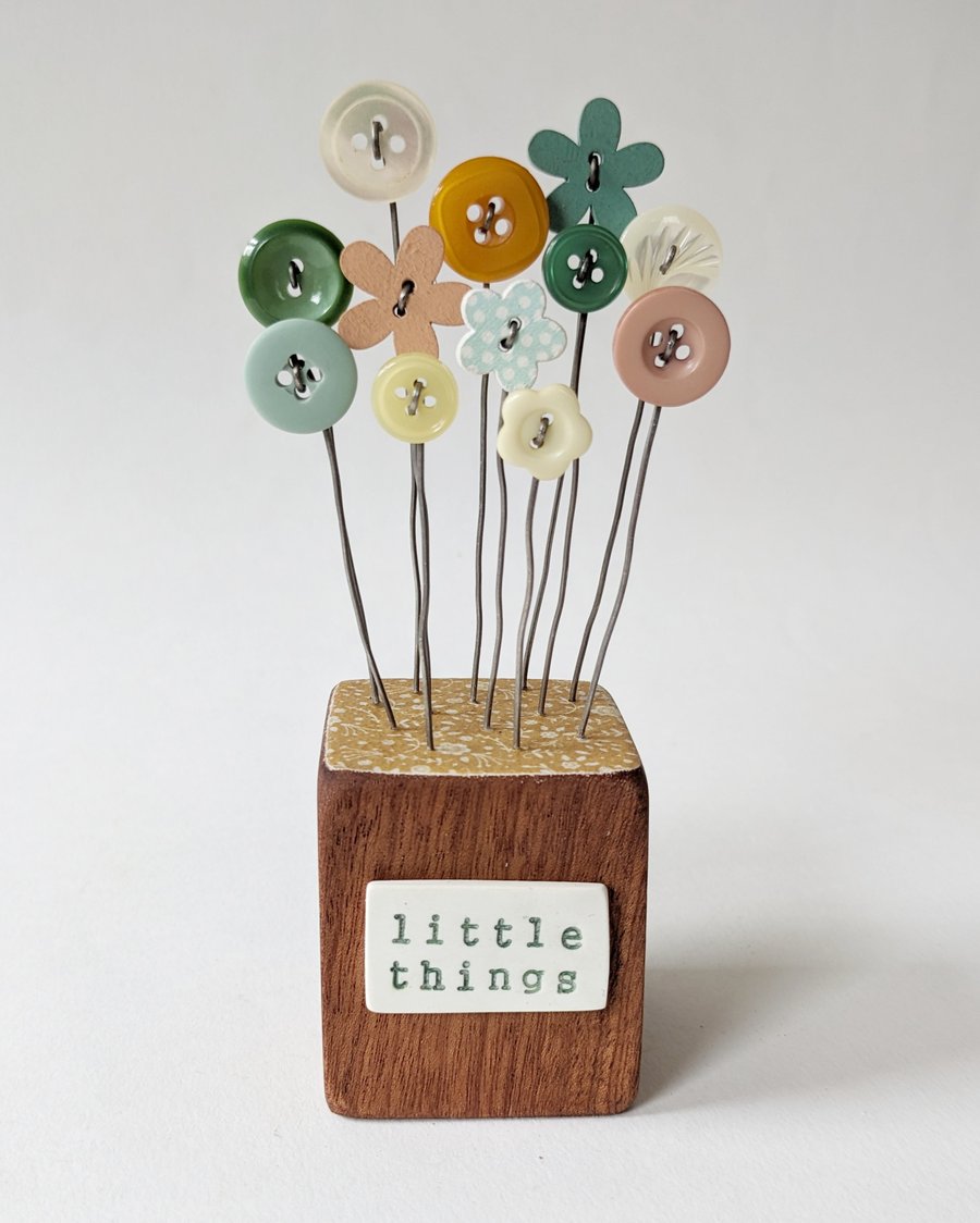 Button Flower Garden in a Wood Block 'Little Things'