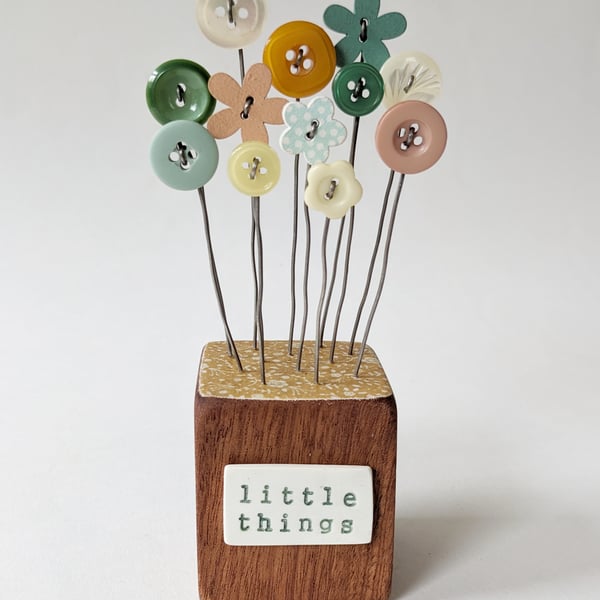 Button Flower Garden in a Wood Block 'Little Things'
