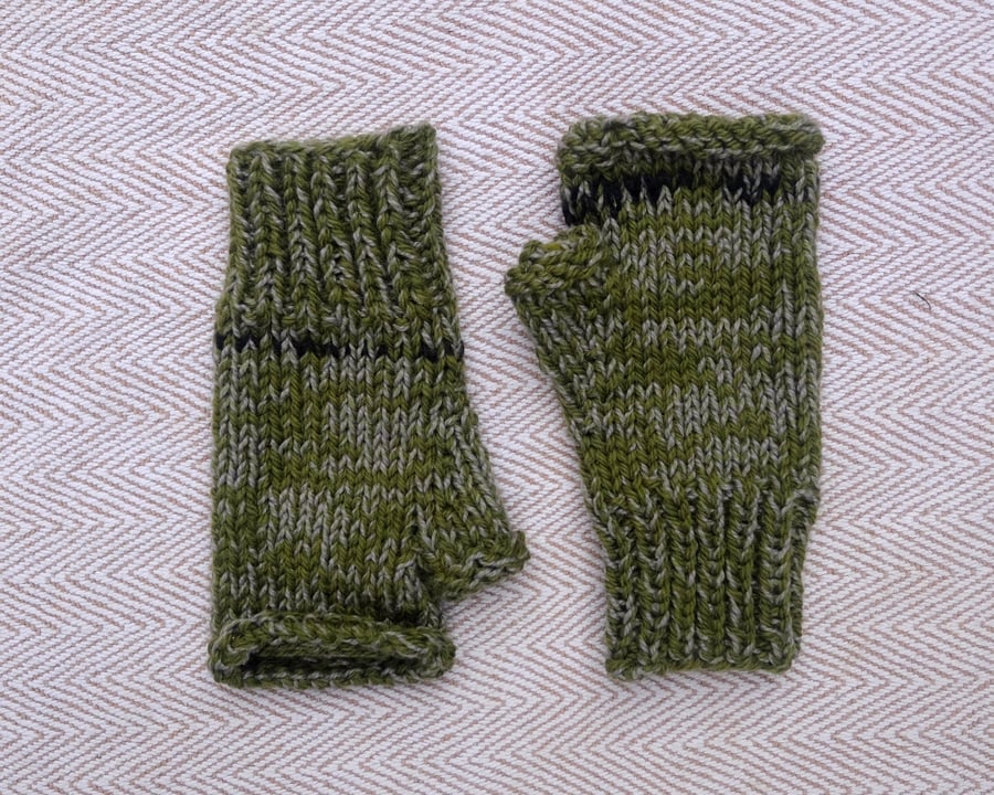Sagemarl Mitts -  echoing soft winter greens