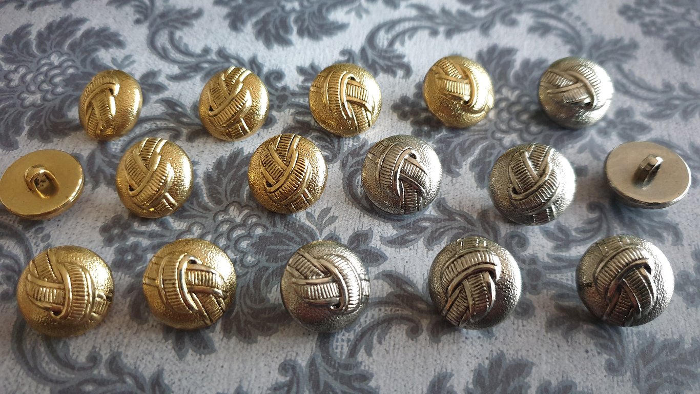 18mm 28L Vintage Italian Buttons available in Antique Silver and  Ant Gold