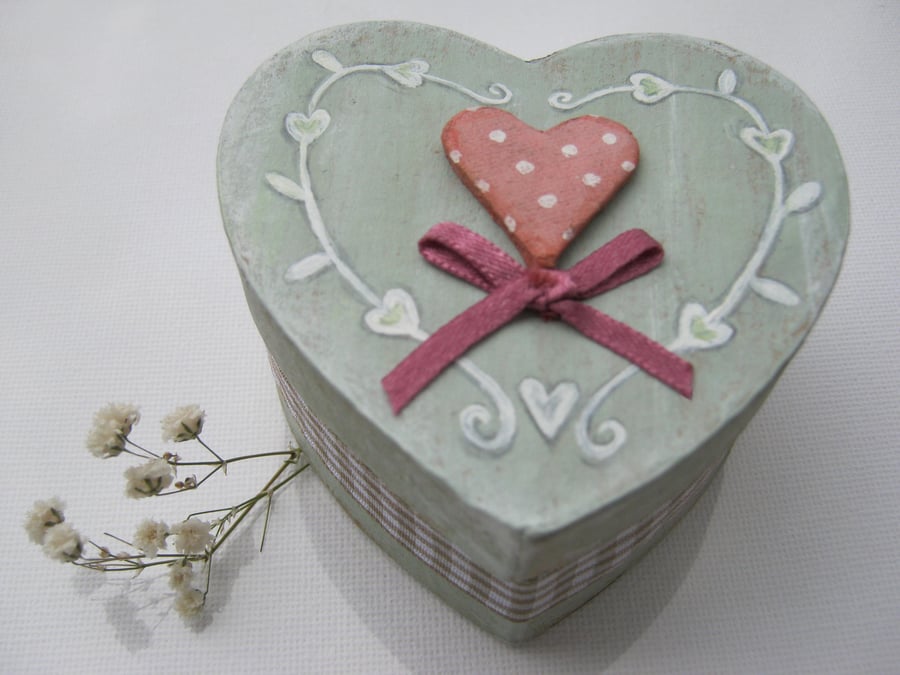 Heart-shaped trinket box