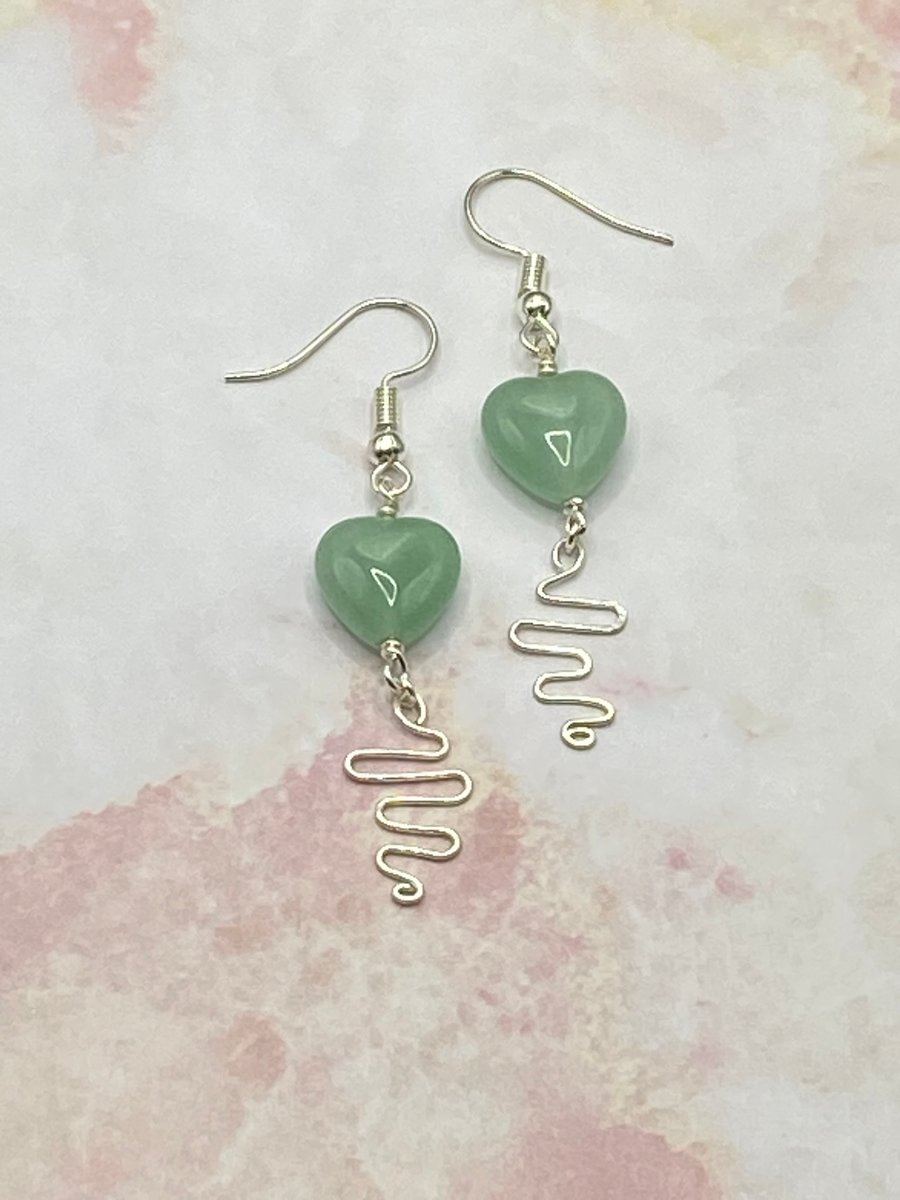 Green aventurine heart earrings with wirework zigzags