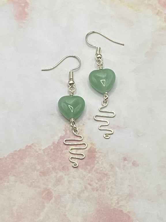 Green aventurine heart earrings with wirework zigzags