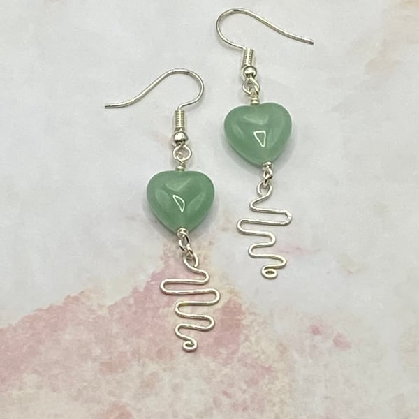Green aventurine heart earrings with wirework zigzags
