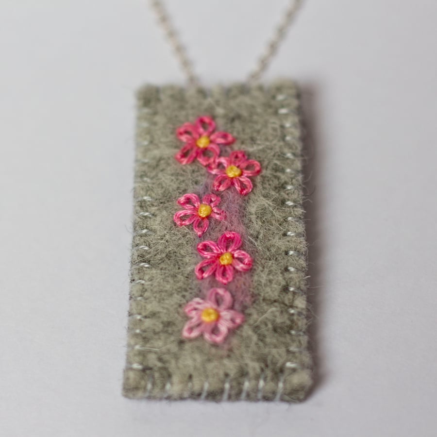 Ombre Daisy Flower Textile Pendant Silver Necklace
