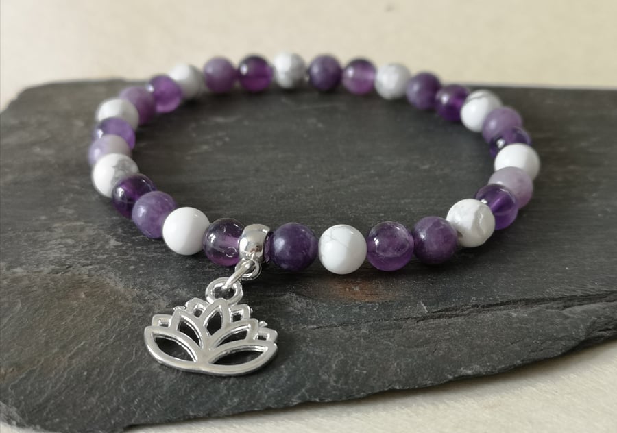 Crown chakra elastic bracelet with amethyst, lepidolite and howlite 