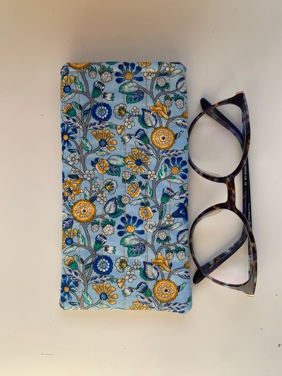 Liberty Merchants Tree Design Quilted Fabric Glasses Case