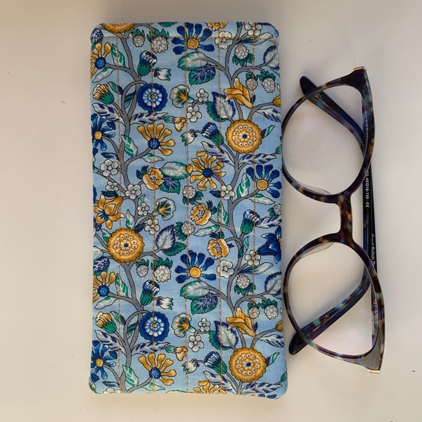 Liberty Merchants Tree Design Quilted Fabric Glasses Case