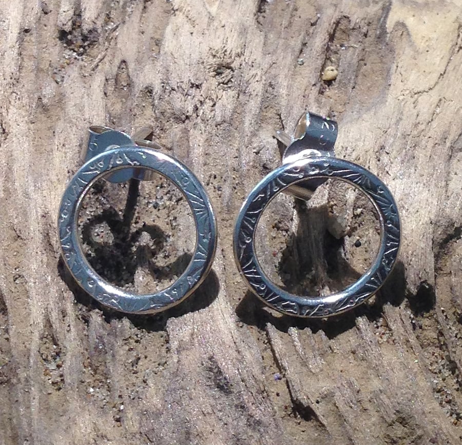 Sterling Silver Circular Earrings (ERSSSTHP01) - UK Free Post
