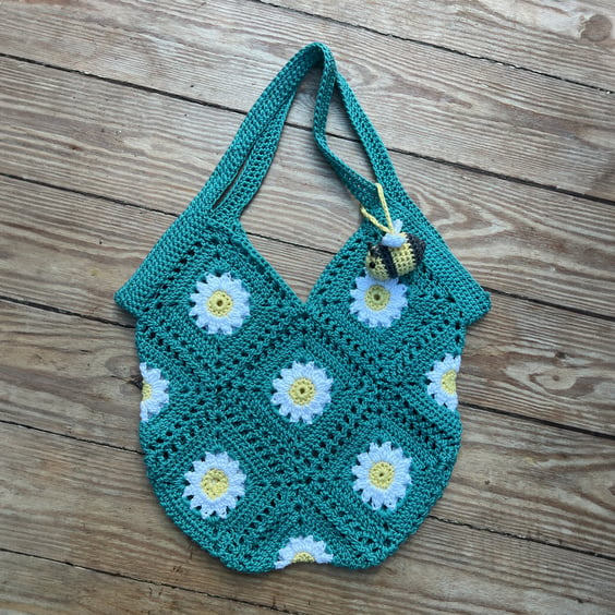 Handemade Daisy Crochet Bag with Bee Charm - Jade Green