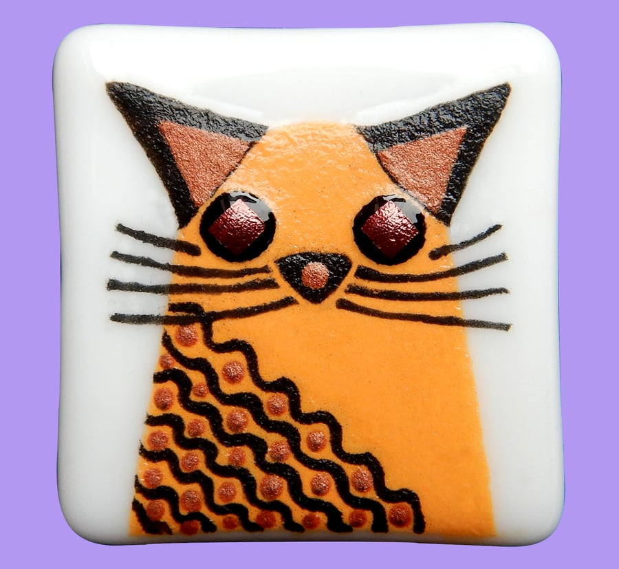 HANDMADE FUSED DICHROIC GLASS 'CRAZY CAT' BROOCH.