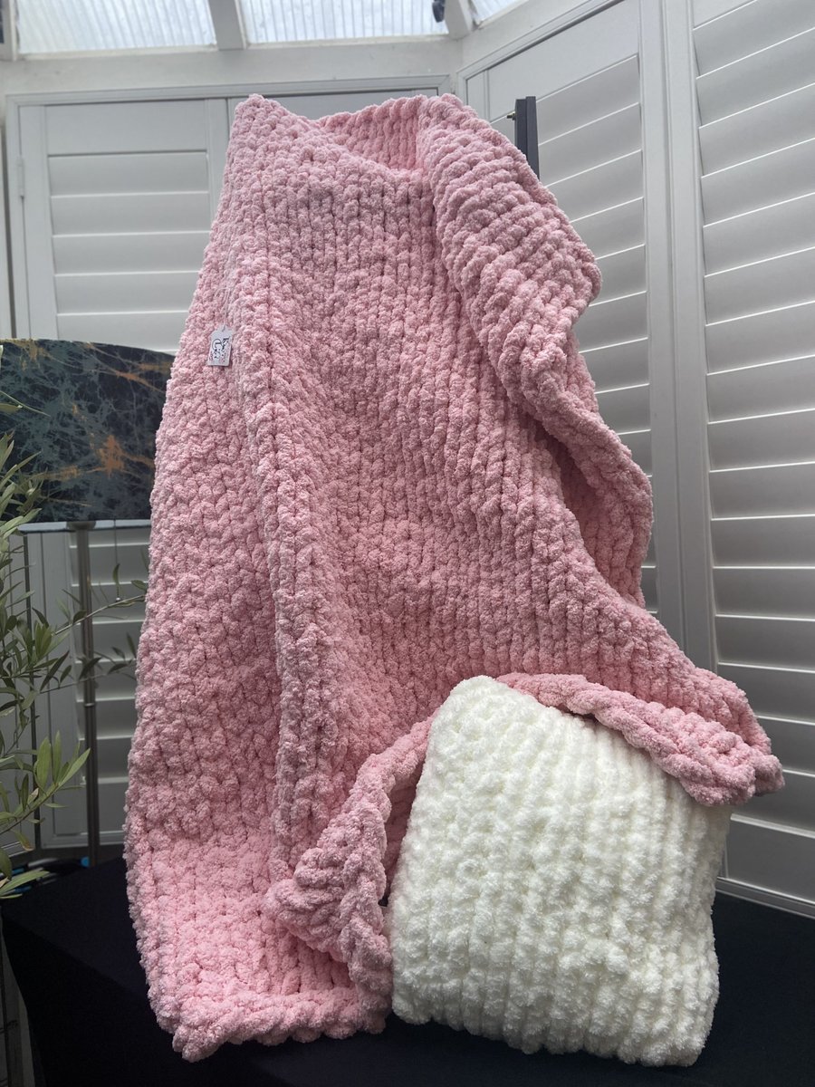 Chunky Hand Knitted Pink Blanket Throw (AMAZING OFFER PRICE!)