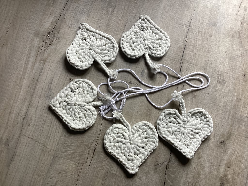Heart bunting, wall deco, beaded bunting, crochet bunting, pearls.