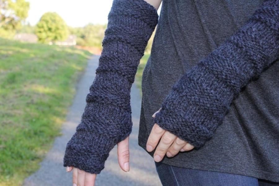 Arm warmers charcoal, womens gift guide