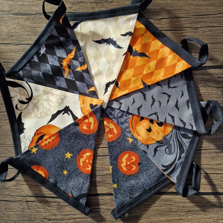 Halloween Bunting - Pumpkins & Bats design