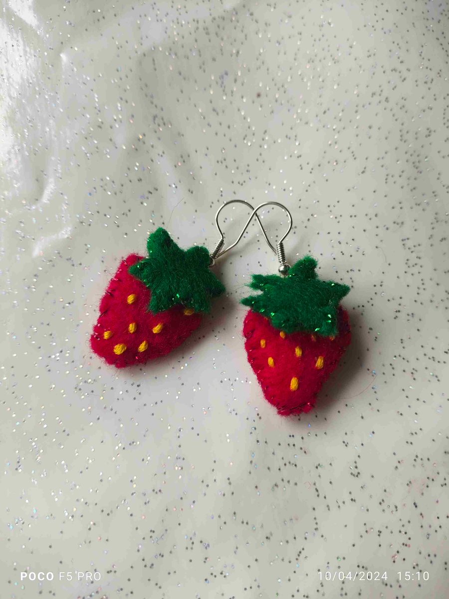 Strawberry earrings 