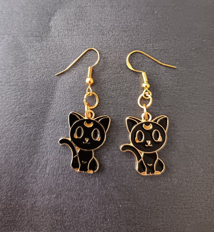 Black and gold cute cat charm dangle earrings 