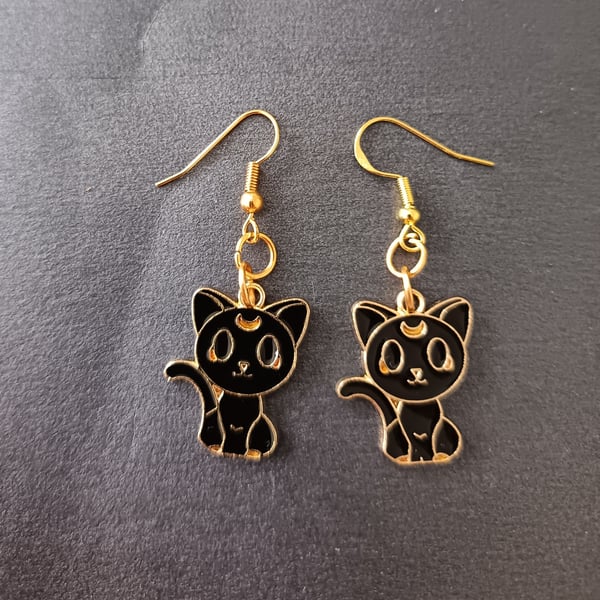 Black and gold cute cat charm dangle earrings 
