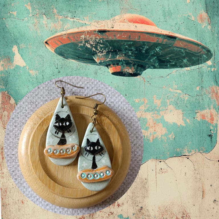Atomic cat earrings 