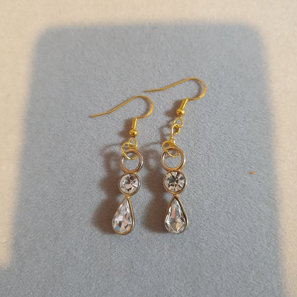 Beautiful and delicate glass earrings 