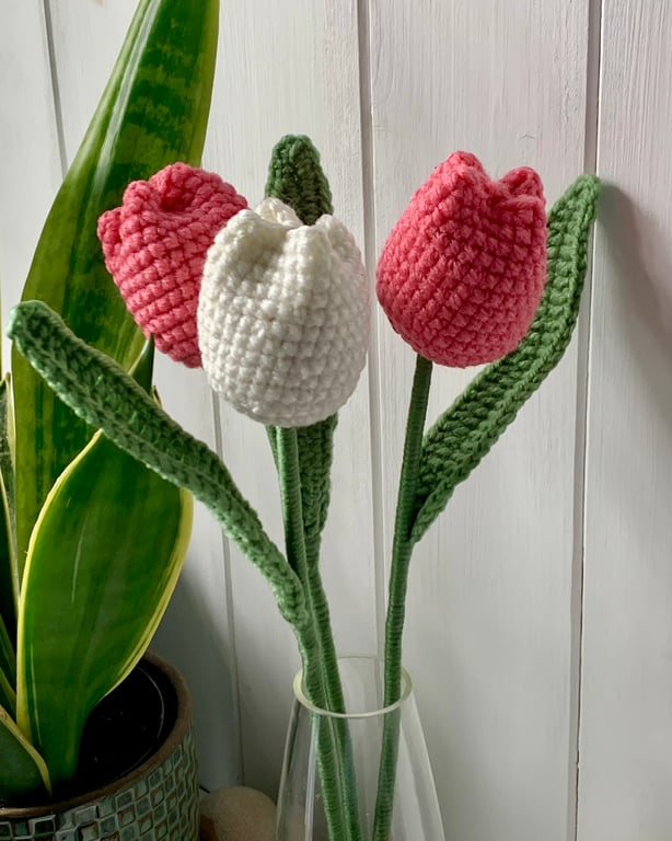  tulip mini bouquet, crochet flowers pink and cream