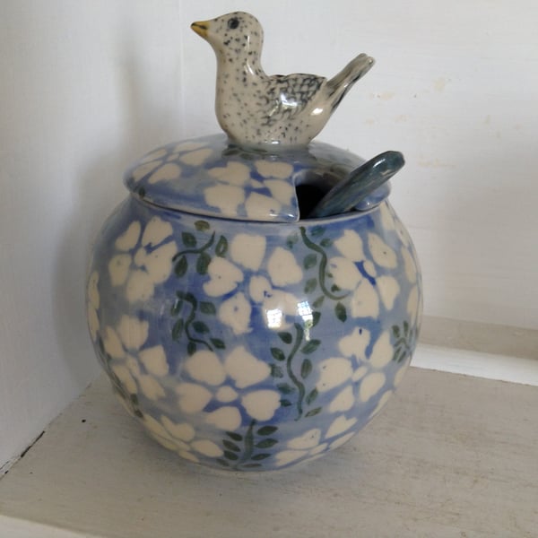 Sugar bowl with bird lid