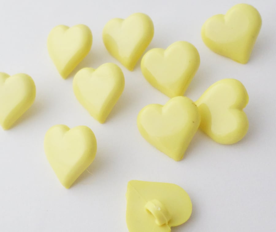 10 yellow heart buttons 15mm
