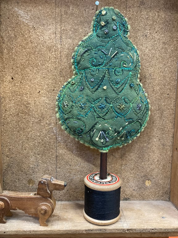 Green tree with French embroidery detail 