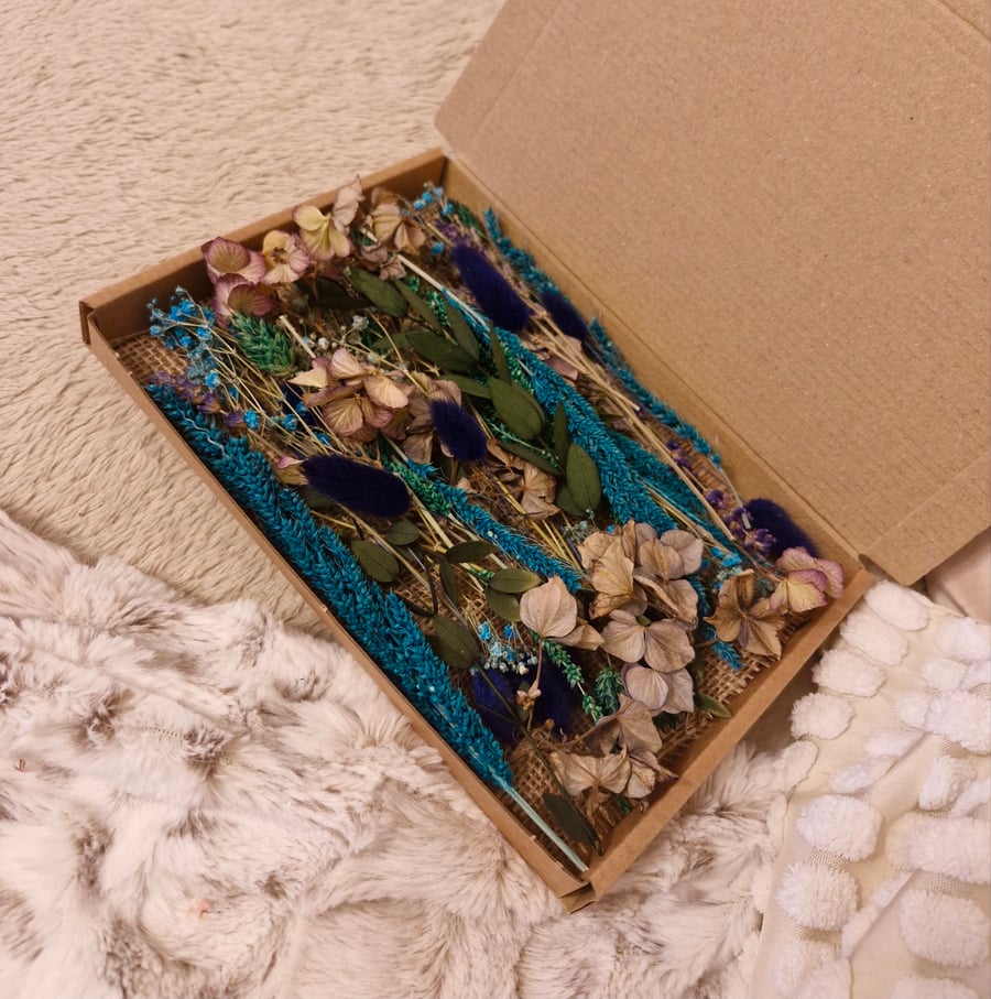 Dried Flower Crafting Mix, Letterbox Flowers. Blue, Green