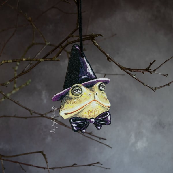 Wooden toad hanging decoration, double sided. 