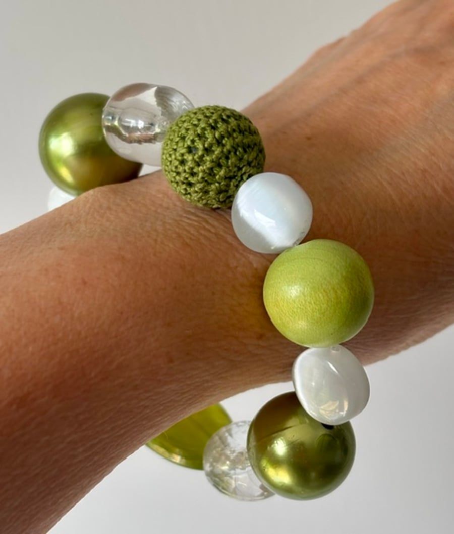 Lovely Summer Green And White Chunky Bracelet