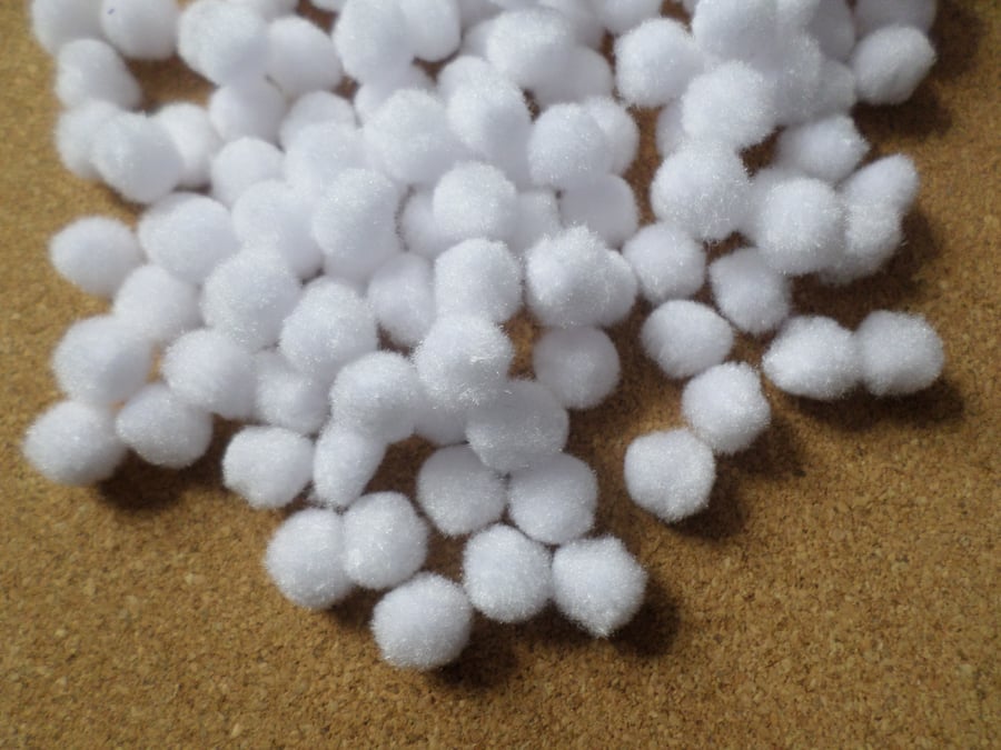 50 x Mini Wool Craft Pompoms - 12mm - White 